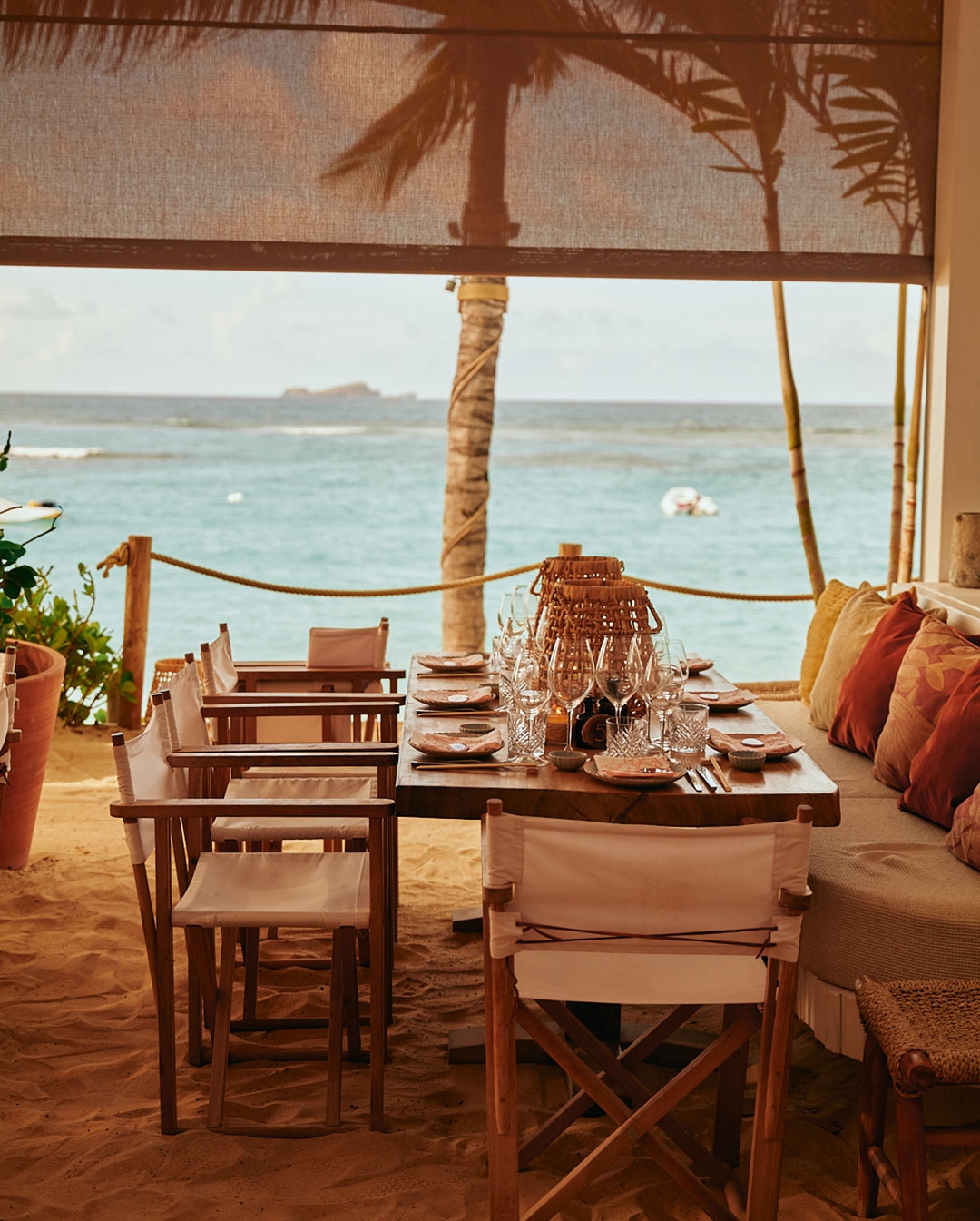 ST BARTH DINNER SETTING 