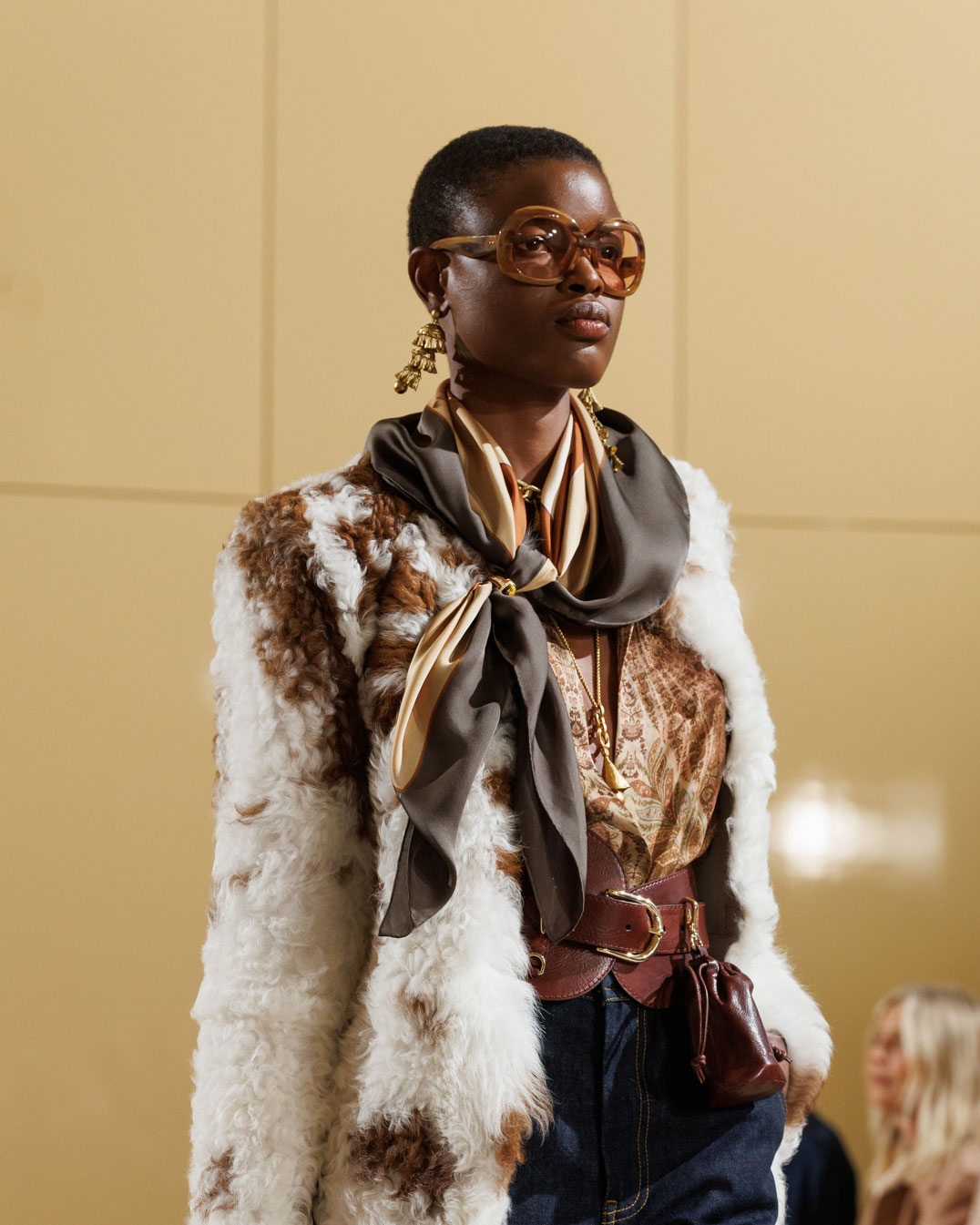 Look 10 : Hypnotic Spot Shearling Jacket in Cream, Hypnotic Satin Shirt in Cream Paisley, Hypnotic Denim Harem Pant in Night Sky, Helix Belt 100, Whimsy Chandeliers, Whimsy Pendant, Cocktail Ring, Helix Sandal 75, Miranda Oversize and Halcyon Large Bucket 