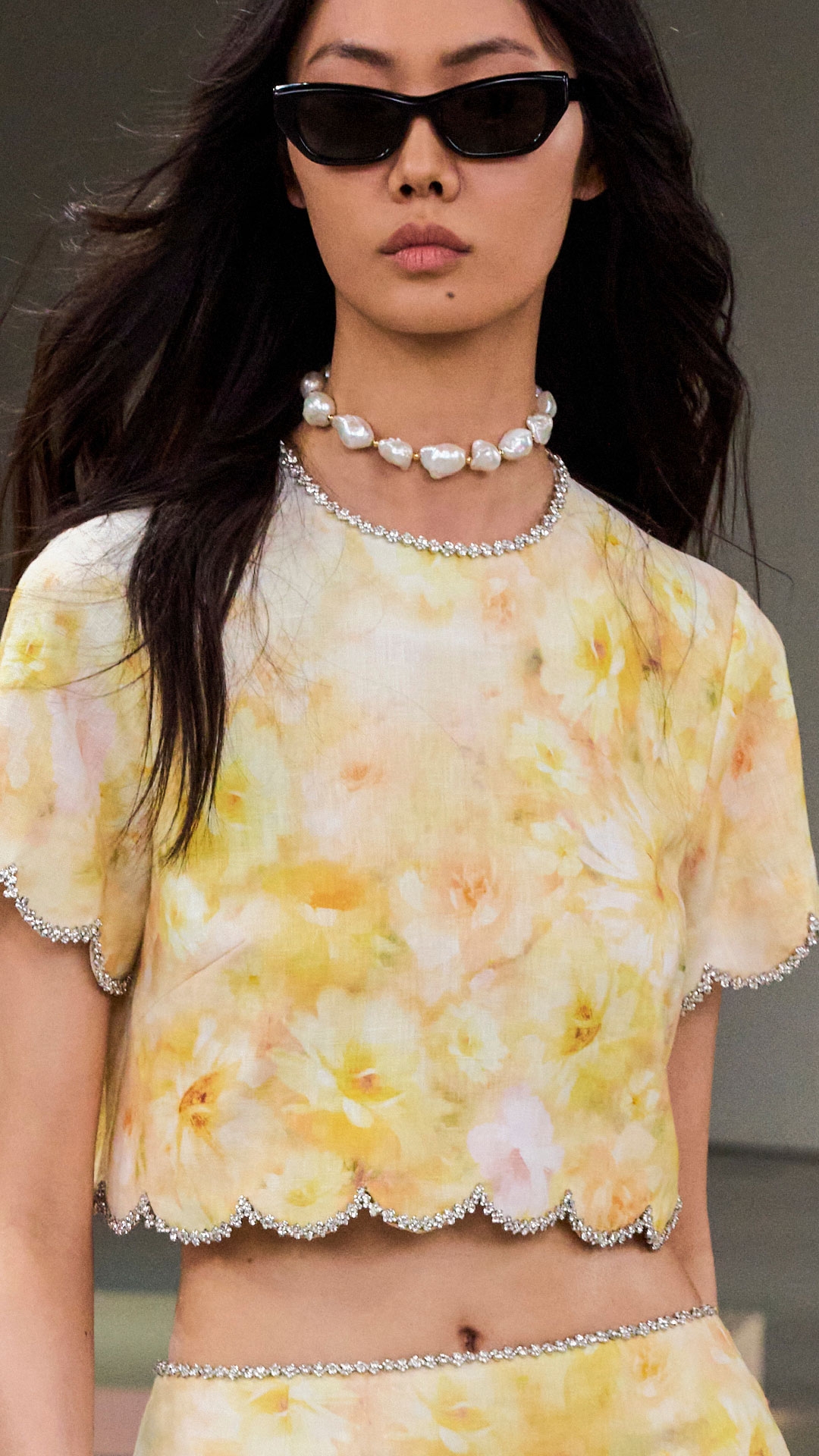 LOOK 26: CRUSH SCALLOPED TOP IN YELLOW FLORAL, CRUSH SCALLOPED MIDI SKIRT IN YELLOW FLORAL, ZIMMERMANN WISH NECKLACE IN GOLD/PEARL BLACK CORD, ZIMMERMANN TUX MULE IN BLACK AND ZIMMERMANN LIV SQUARE IN BLACK 