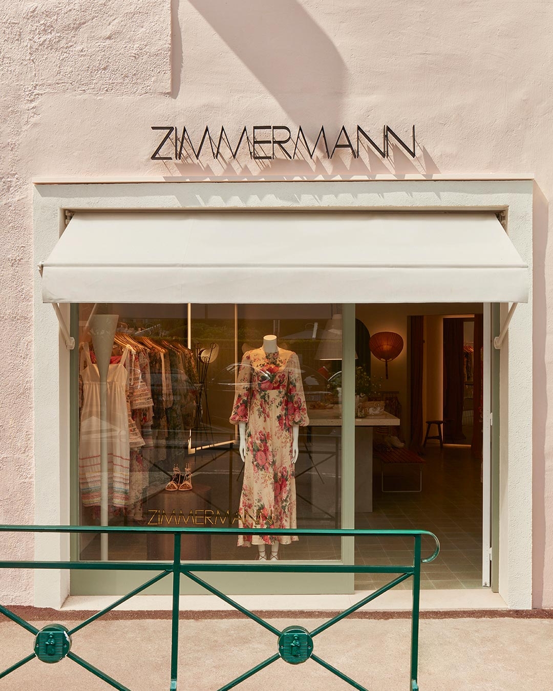 ST TROPEZ STORE FINDER
