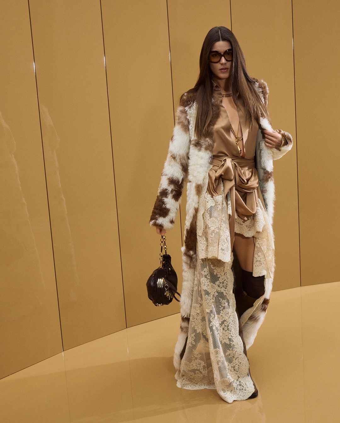 Vivienne in look 4 