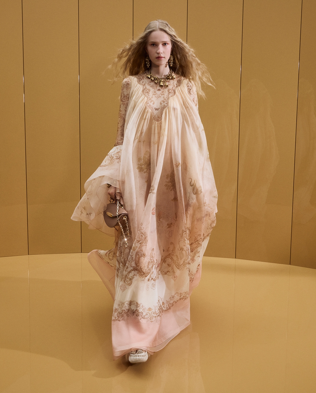 Maryna in look 17 