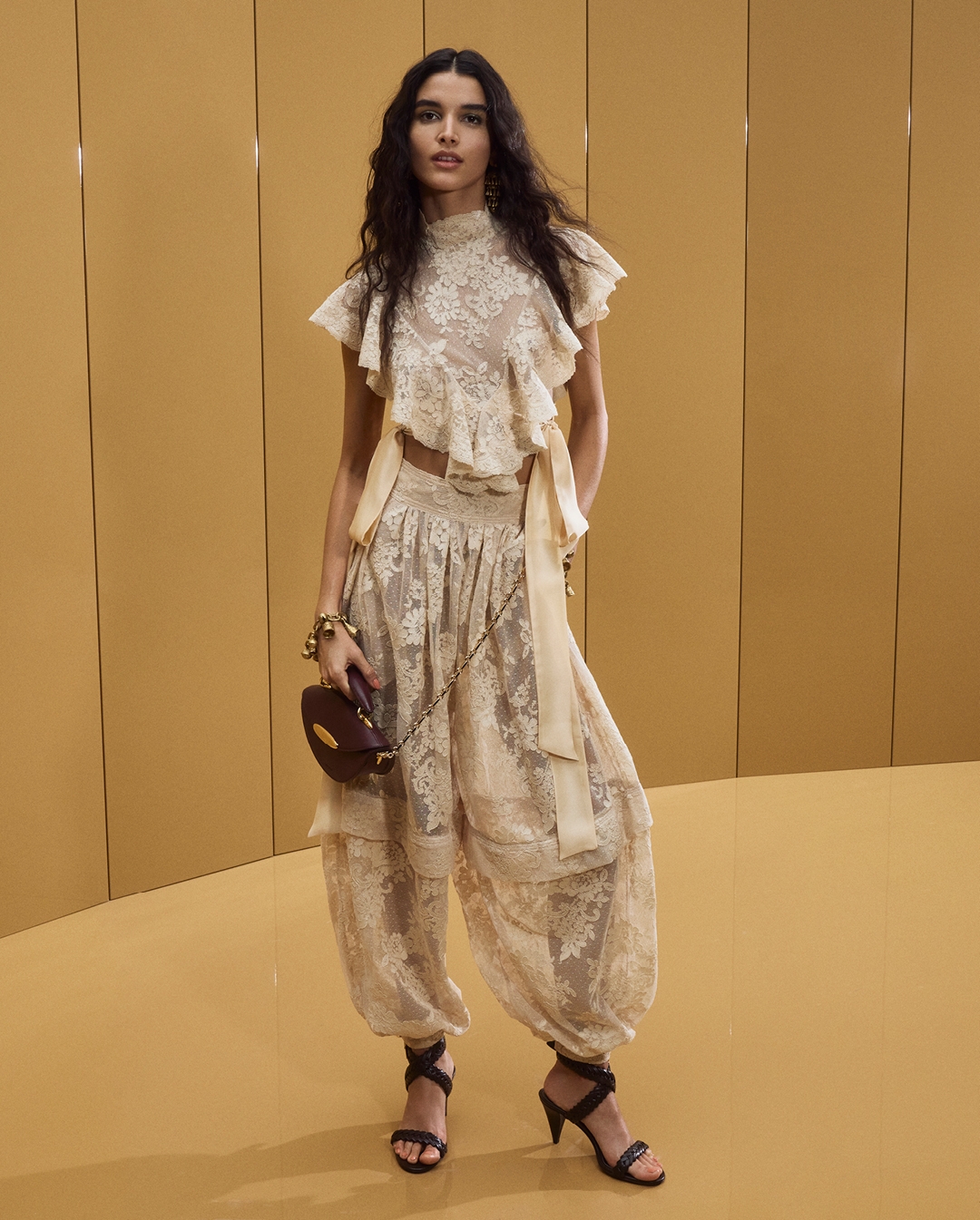 Paula in look 9 
