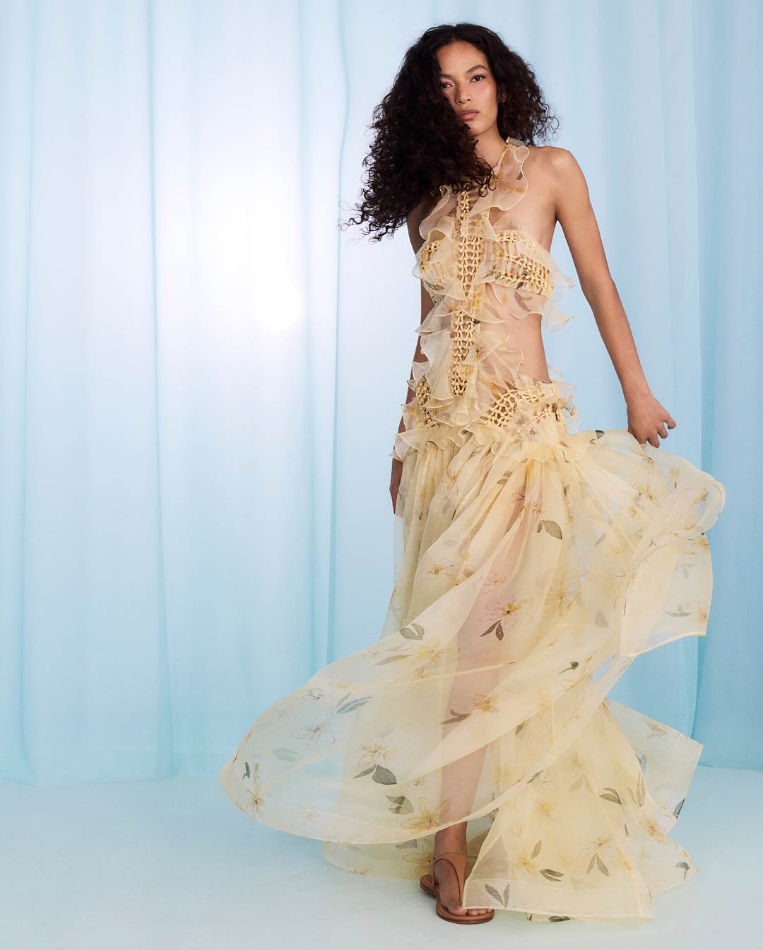 Luana in look 20 