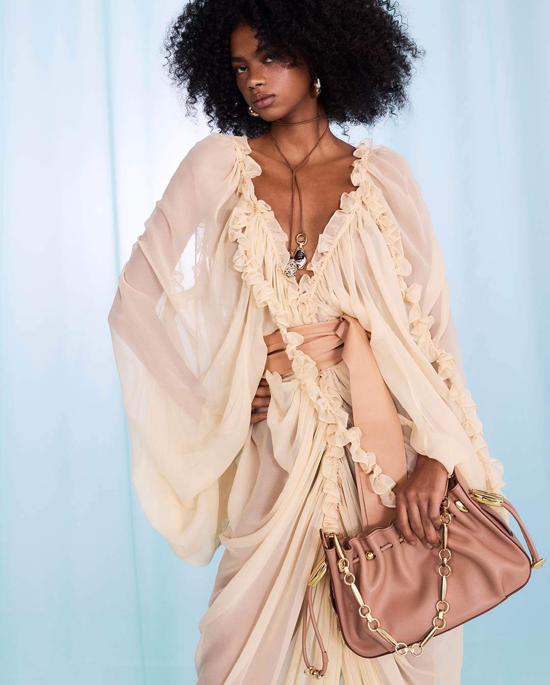 Gloria in look 6  