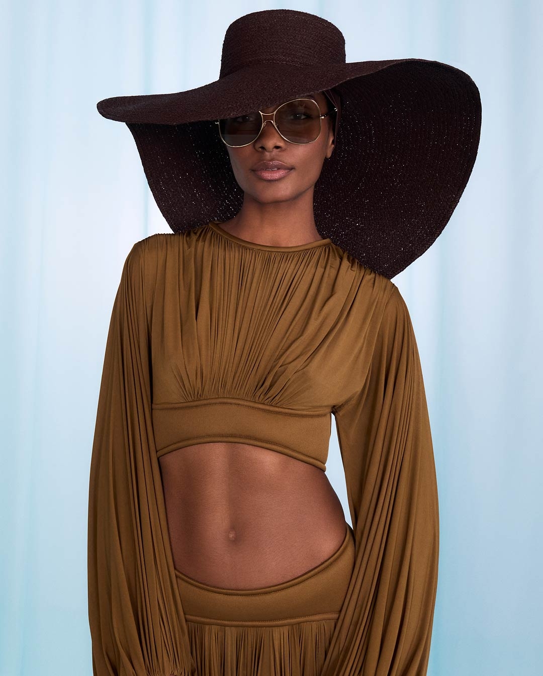 Elisa in look 15  