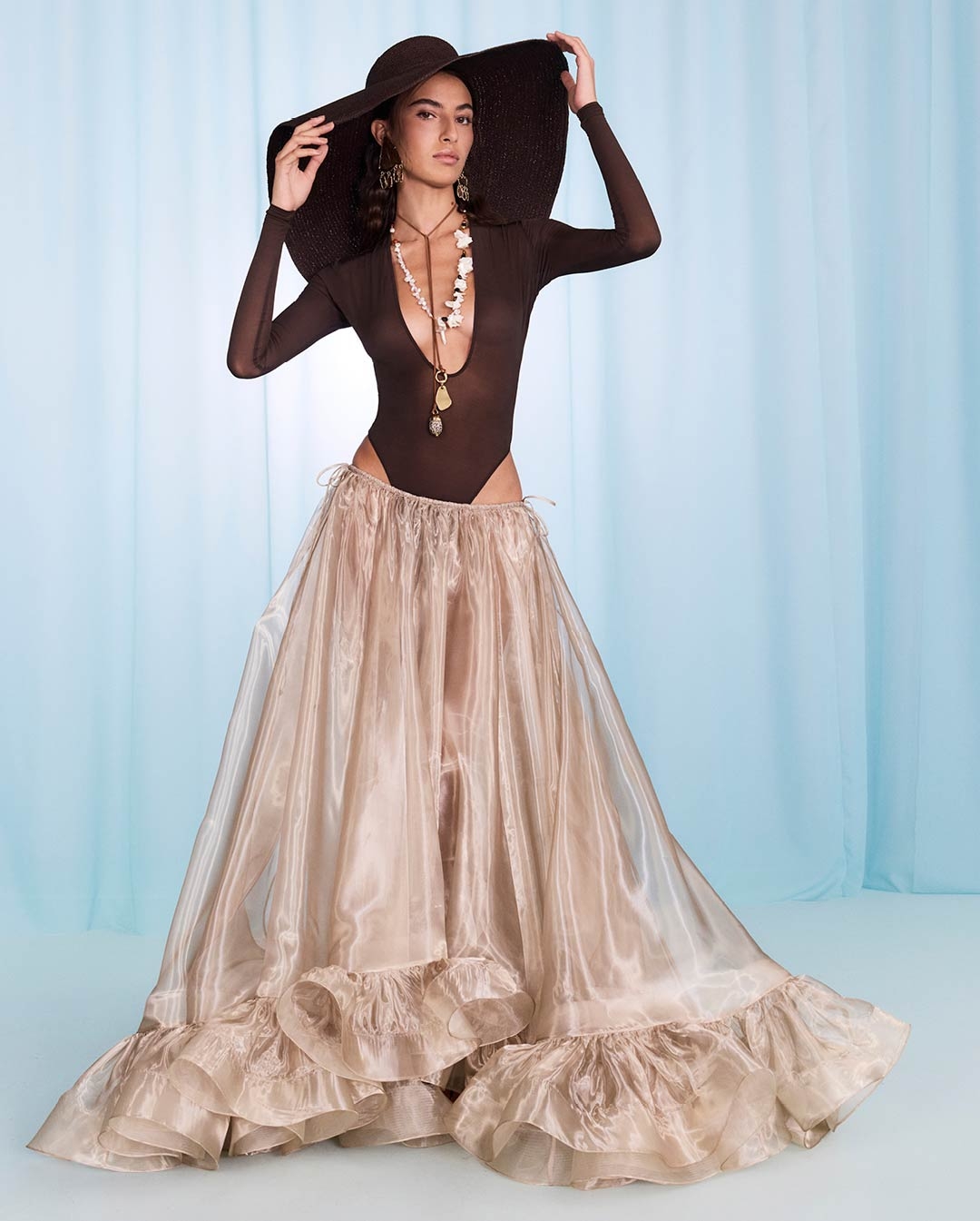 Amira in look 40 