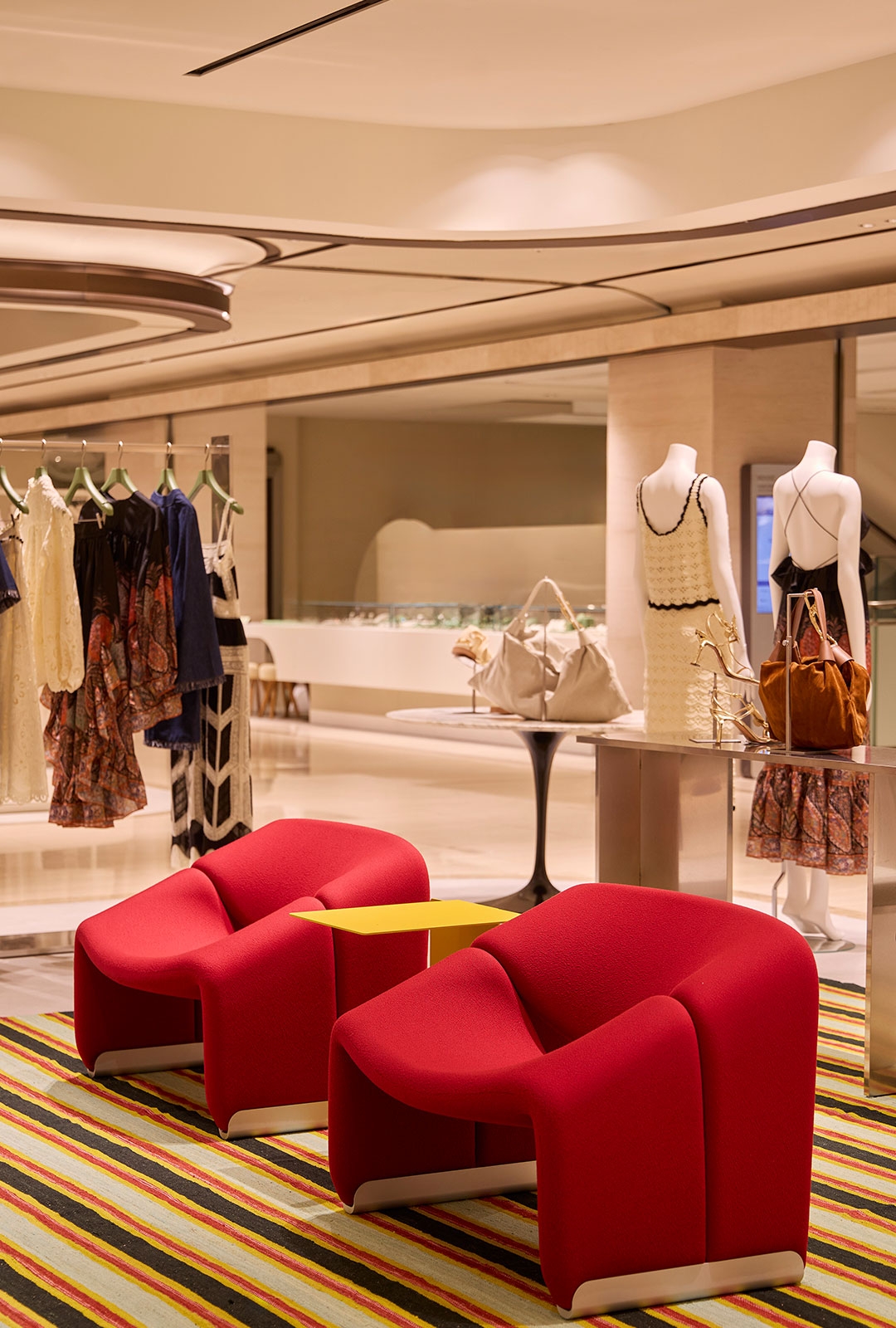 Store details and deco
