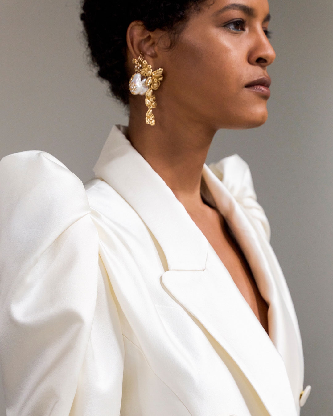  LOOK 34: CRUSH DOUBLE BREASTED MINI IN CREAM, ZIMMERMANN NOVA SINGLE CRAWLER IN GOLD/PEARL, ZIMMERMANN BLOOM EARRINGS IN GOLD/PEARL, ZIMMERMANN BLOOM LARGE DANGLES IN GOLD, LONG BELT 40 IN BLACK AND ZIMMERMANN TUX MULE IN BLACK 